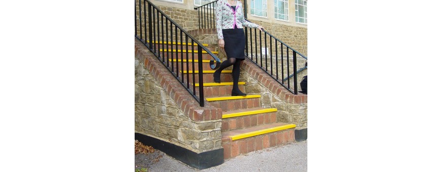 nez de marche accessibilité escalier erp